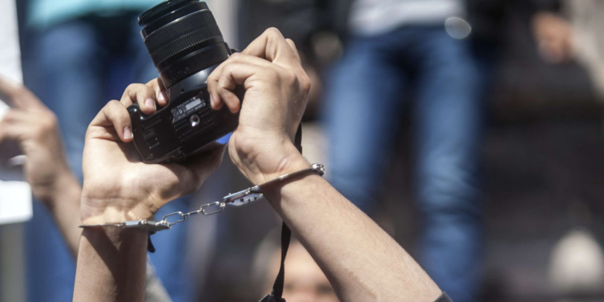 “مفرح”: الصحفيين خط الدفاع الأول عن الحقيقة.. والنظام المصري يستهدفهم بشراسة