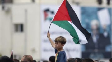 اعتقال وإساءة إسرائيل معاملة فتى فلسطيني