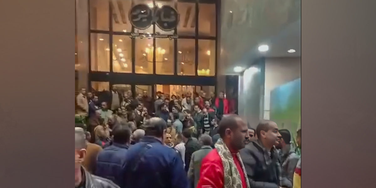 عقب تظاهرهم أمام مبنى الإدارة.. عمال مطابع “أخبار اليوم” يحصلون على أرباحهم السنوية و”لجنة العدالة” تدعو لفتح حوار مستمر معهم