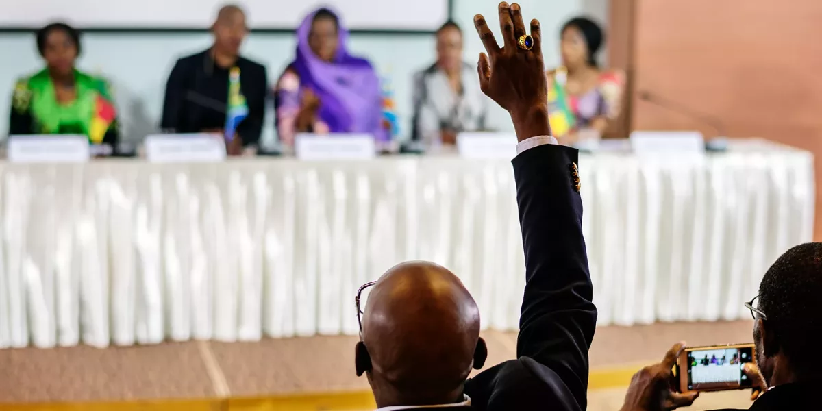 السودان: “لجنة العدالة” تدعو إلى تعزيز حماية المدافعين عن حقوق الإنسان في مناقشات تمديد عمل لجنة تقصي الحقائق