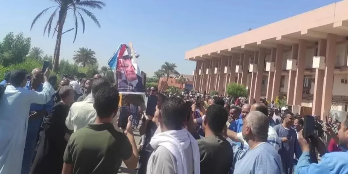 مصر: “لجنة العدالة” ترصد تصاعد احتجاجات عمال مصنع نجع حمادي للألومنيوم بسبب تقليص الأرباح وتدعو لإنصافهم ماليًا