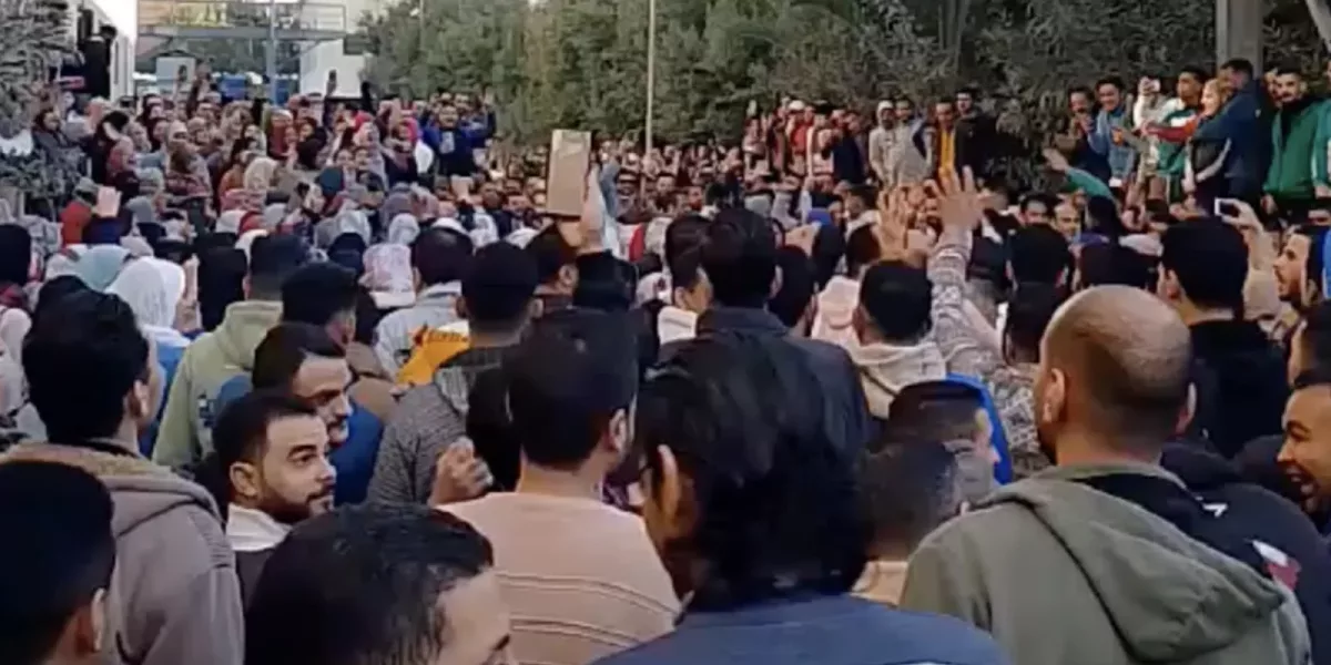 مصر: “لجنة العدالة” ترصد إضراب عمال شركة “تي آند سي جارمنت” للملابس بالعبور احتجاجًا على تدني أجورهم