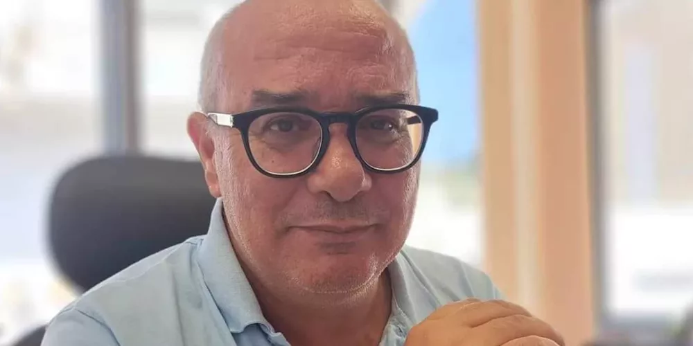 Tunisie : Le CFJ critique les autorités pour avoir empêché l’activiste Abd El-Razzaq Karimi d’assister aux funérailles de sa mère et demande sa libération