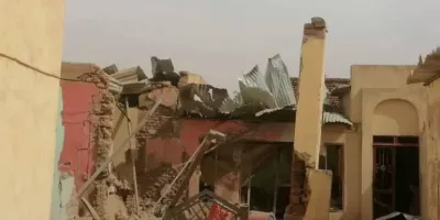 الدمار الذي لحق بأحد منازل المدنيين في الفاشر جراء قصف مسيرات الدعم السريع (الجزيرة)
