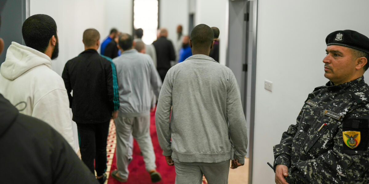 ليبيا: لجنة العدالة ترحب بجهود الإفراج عن محتجزين وتطالب بتسريع إنهاء ملف الاحتجاز التعسفي