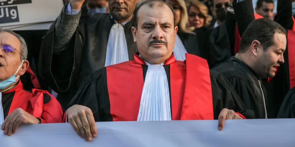 Tunisie : Le CFJ condamne la condamnation du président de l&rsquo;AMT Anas Hmaidi et y voit une grave atteinte à l&rsquo;indépendance de la magistrature