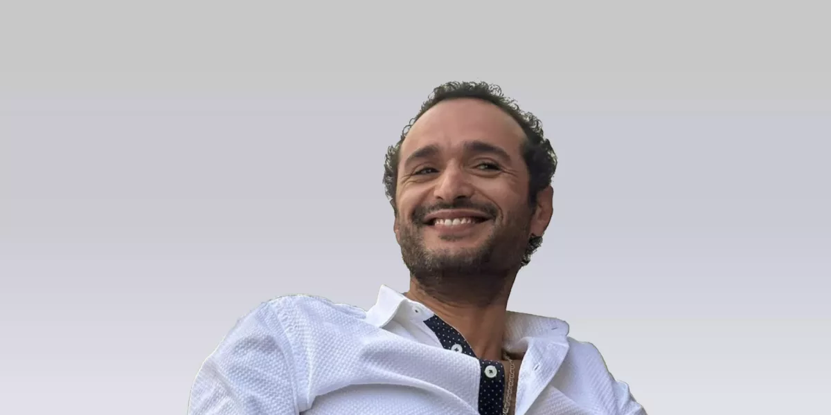 منظمات حقوقية تطالب بالإفراج الشرطي عن أحمد دومة لإتمامه نصف المدة باعتبارها آلية عملية لضمان حصوله على حريته المسلوبة بسبب تعبيره عن الرأي