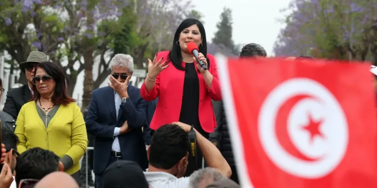 تونس: “لجنة العدالة” تُحذر من التدهور الصحي الحاد للسياسية المحتجزة عبير موسي جراء الإجهاد الحراري وعدم احترام بروتوكولها الطبي وتطالب بضمان سلامتها والإفراج الفوري عنها